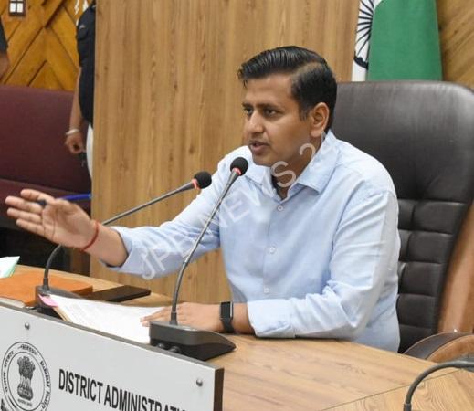 Read more about the article जालंधर के डिप्टी कमिश्नर डॉ. हिमांशु अग्रवाल ने नागरिकों से धैर्य के साथ खरीदारी करने की अपील की, जमाखोरों के खिलाफ सख्त कार्रवाई की जाएगी – Jalandhar deputy commissioner dr. himanshu aggarwal appealed to the citizens to shop with patience, strict action will be taken against hoarders