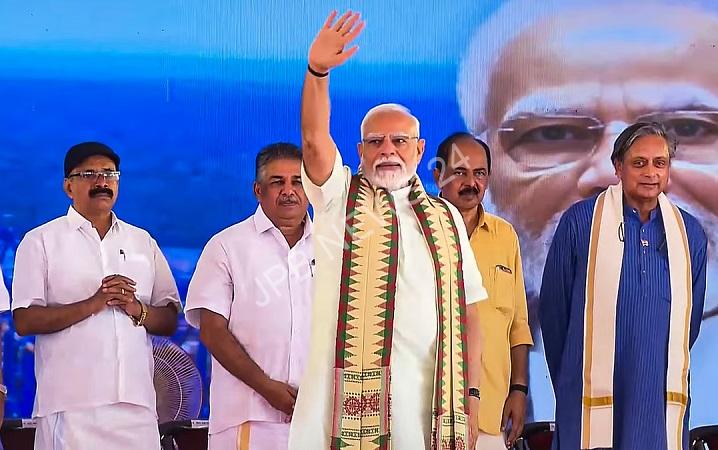 Read more about the article विझिनजाम पोर्ट कार्यक्रम में थरूर और विजयन की मौजूदगी से कई की नींद उड़ जाएगी: पीएम मोदी – Tharoor and vijayan presence at vizhinjam port event will give sleepless nights to many: PM modi