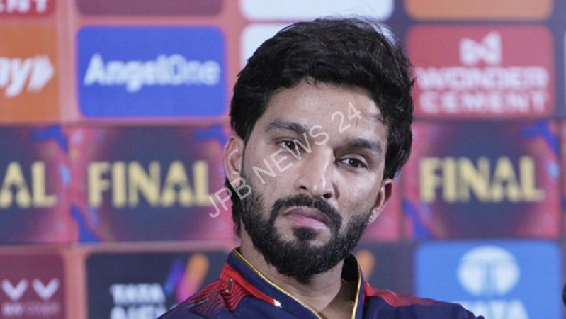 Read more about the article आईपीएल 2025 फाइनल से पहले रजत पाटीदार की रोहित जैसी हरकत से आरसीबी फैंस में बढ़ी टेंशन – Before IPL 2025 final, Rajat patidar Rohit-like action increased tension among RCB fans