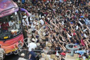 Read more about the article आईपीएल खिताब समारोह के दौरान भगदड़ मचने पर आरसीबी अधिकारी की गिरफ्तारी के बाद बीसीसीआई का सख्त संदेश  – BCCI sends strong message after RCB official arrested over stampede during IPL title celebrations