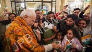 Read more about the article भारत माता के जयकारों के बीच ब्राजील पहुंचे पीएम मोदी, भारतीय समुदाय ने किया भव्य स्वागत और की मुलाकात – PM modi arrived in brazil amidst chants of bharat mata ki jai, received a grand welcome from the indian community and met him
