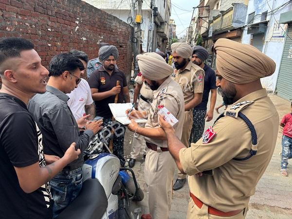 Read more about the article ਸਬ ਡਿਵਿਜ਼ਨ ਸੈਂਟ੍ਰਲ ਅਤੇ ਮਾਡਲ ਟਾਊਨ ਵਿੱਚ ਕਮਿਸ਼ਨਰੇਟ ਪੁਲਿਸ ਜਲੰਧਰ ਵੱਲੋਂ ਟਾਰਗੇਟਿਡ CASO ਓਪਰੇਸ਼ਨ