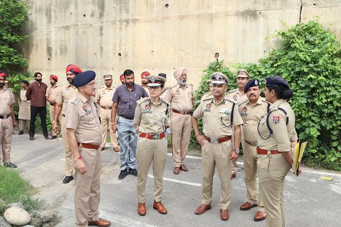 You are currently viewing ਜਲੰਧਰ ਪੁਲਿਸ ਵੱਲੋ ਸ਼ਪੈਸ਼ਲ ਡੀ.ਜੀ.ਪੀ ਸ਼੍ਰੀ ਰਾਮ ਸਿੰਘ ਆਈ.ਪੀ.ਐਸ ਦੀ ਅਗਵਾਈ ਹੇਠ ਗੈਰ-ਕਾਨੂੰਨੀ ਗਤੀਵਿਧੀਆਂ ਨੂੰ ਰੋਕਣ ਲਈ ਸ਼ਪੈਸ਼ਲ ਕਾਸੋ ਅਪਰੇਸ਼ਨ ਚਲਾਇਆ