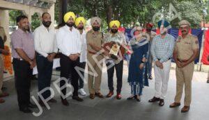 Read more about the article ਕਮਿਸ਼ਨਰੇਟ ਪੁਲਿਸ ਜਲੰਧਰ ਵਲੋਂ 6 ਪੁਲਿਸ ਅਧਿਕਾਰੀਆਂ ਨੂੰ ਸੇਵਾਮੁਕਤੀ ‘ਤੇ ਦਿੱਤੀ ਗਈ ਨਿੱਘੀ ਵਿਦਾਇਗੀ