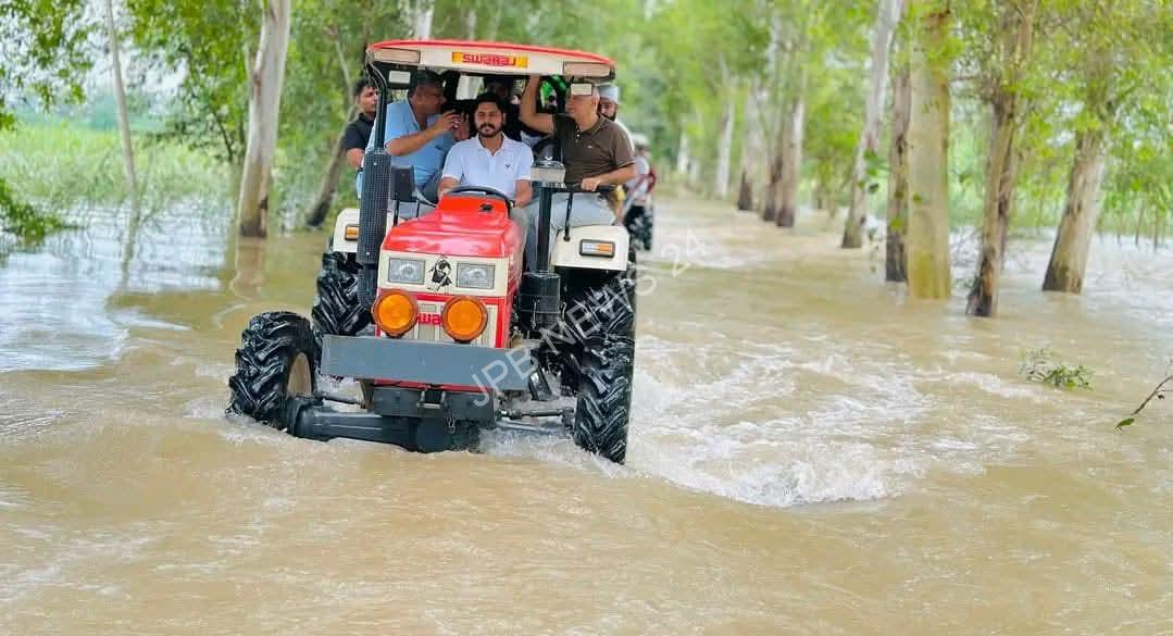 Read more about the article ਪੰਜਾਬ ਇੰਚਾਰਜ ਅਤੇ ਆਪ ਦੇ ਸੀਨੀਅਰ ਆਗੂ ਮਨੀਸ਼ ਸਿਸੋਦੀਆ ਅਤੇ ਵਿਧਾਇਕ ਸ਼ੈਰੀ ਕਲਸੀ ਨੇ ਦੀਨਾਨਗਰ ਦੇ ਹੜ ਪ੍ਰਭਾਵਿਤ ਖੇਤਰ ਦਾ ਲਿਆ ਜਾਇਜ਼ਾ- ਪਿੰਡ ਵਾਸੀਆਂ ਨੂੰ ਮਿਲੇ