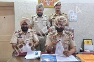 Read more about the article ਕਮਿਸ਼ਨਰੇਟ ਪੁਲਿਸ ਜਲੰਧਰ ਦੀ ਨਸ਼ਿਆਂ ਵਿਰੁੱਧ ਕਾਰਵਾਈ ਲਗਾਤਾਰ ਜਾਰੀ: 43.25 ਗ੍ਰਾਮ ਹੈਰੋਇਨ ਅਤੇ 5250 ਐਮ.ਐਲ ਸ਼ਰਾਬ ਸਮੇਤ ਦੋ-ਪਹੀਆ ਵਹੀਕਲ ਕੀਤੇ ਬ੍ਰਾਮਦ।