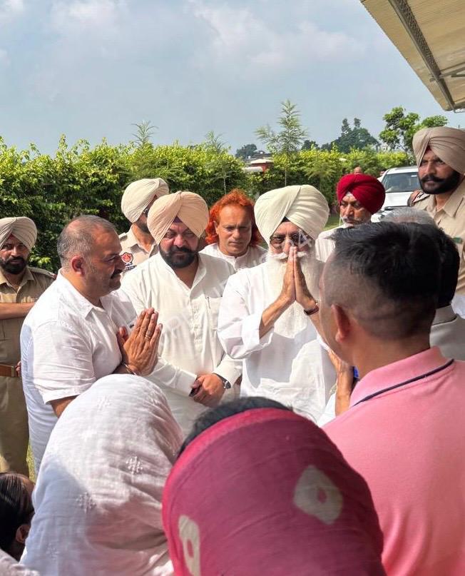 Read more about the article पूर्व सांसद सुशील रिंकू ने डेरा ब्यास के मुखी बाबा गुरिंदर सिंह ढिल्लों से की मुलाकात