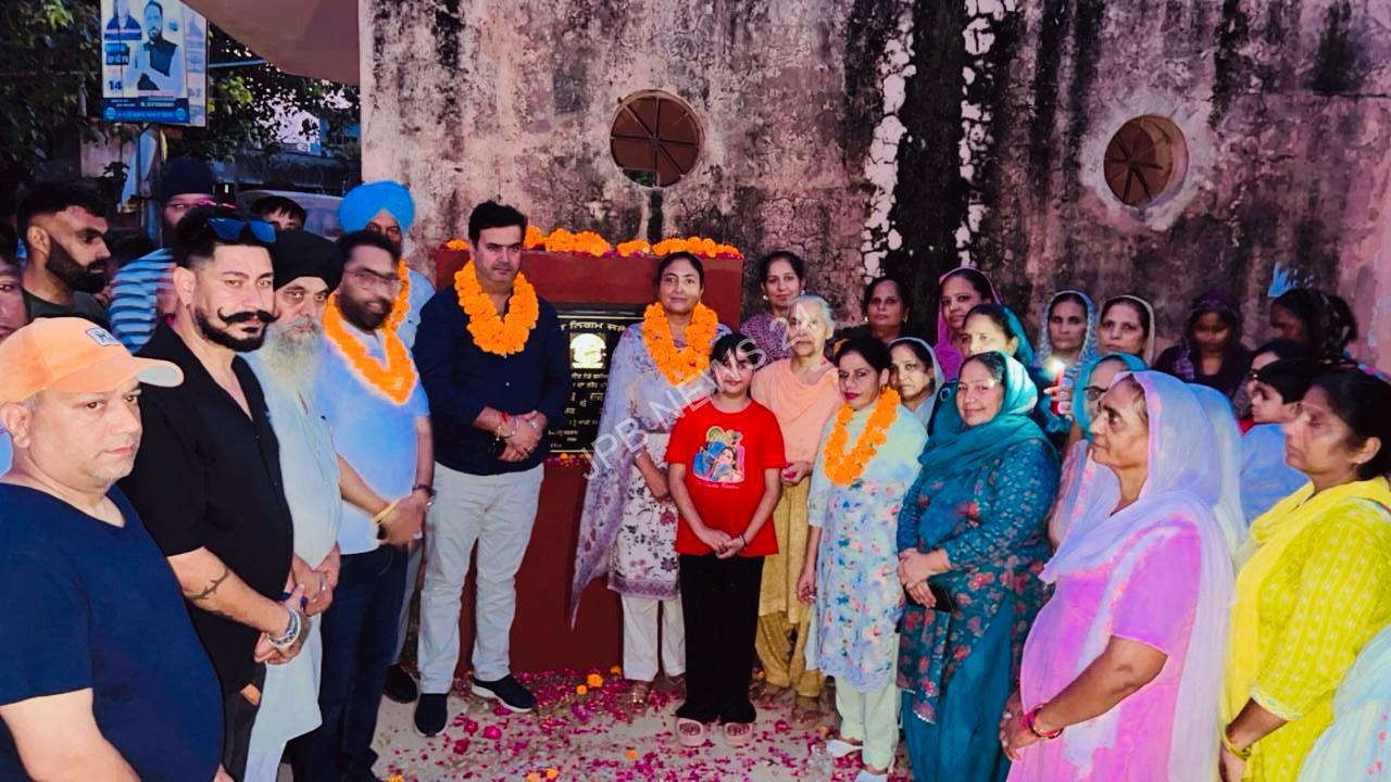 You are currently viewing सोफी गाँव में 6,41,000 रुपये की लागत से सड़कों के निर्माण कार्य का उद्घाटन