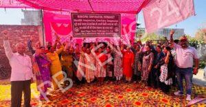 Read more about the article म्युनिसिपल कॉरपोरेशन पठानकोट की घटिया कार्यशाली पर लोगों का फूटा गुस्सा कई अफसर की मिली भगत का लगाया आरोप