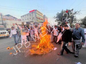 Read more about the article दलितों पर अत्याचार के विरोध में बस्तियों में उबाल — बाबू जगजीवन राम चौक से फुटबॉल चौक तक निकाला गया रोष मार्च, भाजपा सरकार का पुतला फूंका