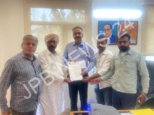 Read more about the article ਕਾਰਪੋਰੇਸ਼ਨ ਦੇ ਗੈਰ-ਕਾਨੂੰਨੀ ਕਦਮਾਂ ’ਤੇ ਭੜਕੇ ਕੌਂਸਲਰ ਮਨਜੀਤ ਸਿੰਘ ਟੀਟੂ — ਕਮਿਸ਼ਨਰ ਕੋਲ ਪਹੁੰਚੀ ਕੌਂਸਲਰਾਂ ਦੀ ਟੀਮ, ਕਿਹਾ ਜੇ ਜਵਾਬ ਨਾ ਮਿਲਿਆ ਤਾਂ ਜਾਵਾਂਗੇ ਹਾਈਕੋਰਟ!