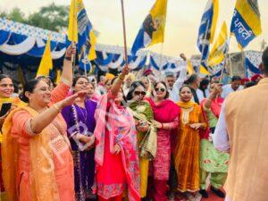 Read more about the article मान सरकार की नीतियों से जनता संतुष्ट: महिला टीम ने मांगे हरमीत सिंह संधू के लिए वोट
