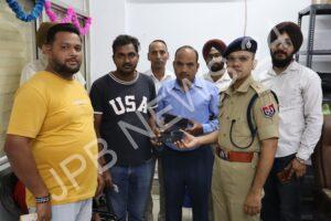 Read more about the article ਪੁਲਿਸ-ਜਨਤਾ ਵਿਸ਼ਵਾਸ ਮਜ਼ਬੂਤ ਕਰਨ ਵੱਲ ਜਲੰਧਰ ਕਮਿਸ਼ਨਰੇਟ ਪੁਲਿਸ ਦਾ ਹੋਰ ਇਕ ਕਦਮ — 50 ਗੁੰਮ ਅਤੇ ਖੋਏ ਹੋਏ ਮੋਬਾਈਲ ਫੋਨ ਅਸਲ ਮਾਲਕਾਂ ਨੂੰ ਵਾਪਸ ਕੀਤੇ ਗਏ*