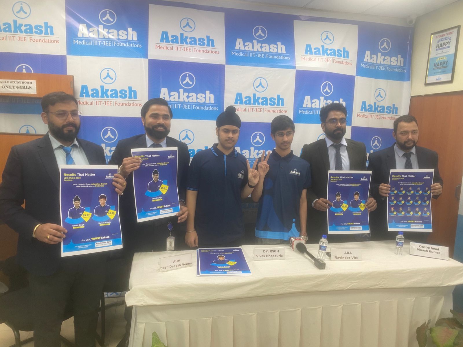 Read more about the article आकाश इंस्टीट्यूट जालंधर क्षेत्र ने जेईई मेन 2026 में उत्कृष्ट प्रदर्शन किया: 15 छात्रों ने शानदार प्रदर्शन किया; इश्मित सिंह 99.97 प्रतिशत के साथ शीर्ष स्कोरर बने