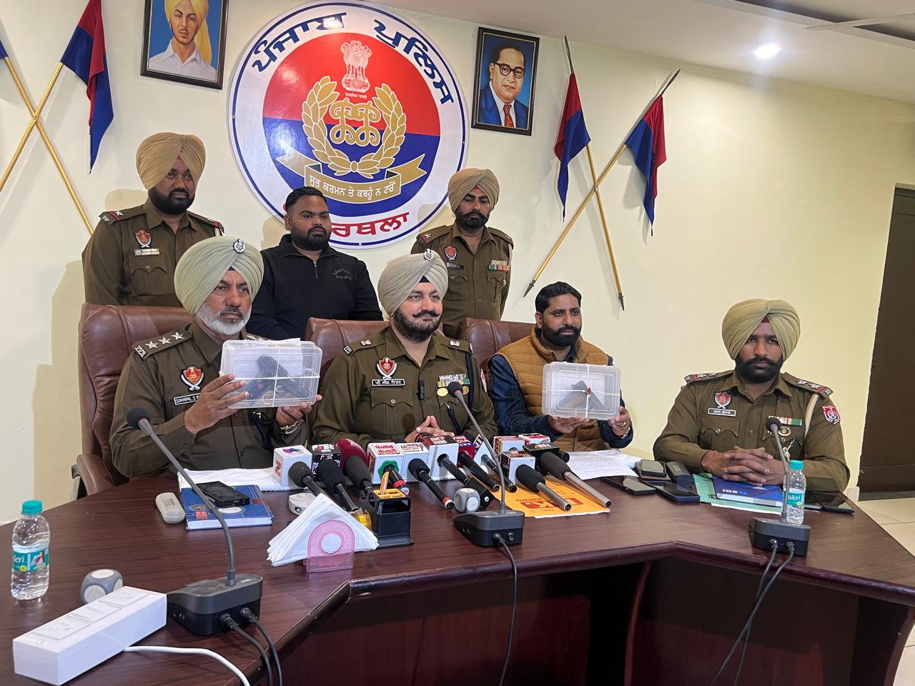 Read more about the article ਸੀ.ਆਈ.ਏ ਸਟਾਫ ਕਪੂਰਥਲਾ ਵੱਲੋਂ 02 ਦੇਸੀ ਪਿਸਤੌਲਾਂ ਸਮੇਤ 02 ਕਾਬੂ