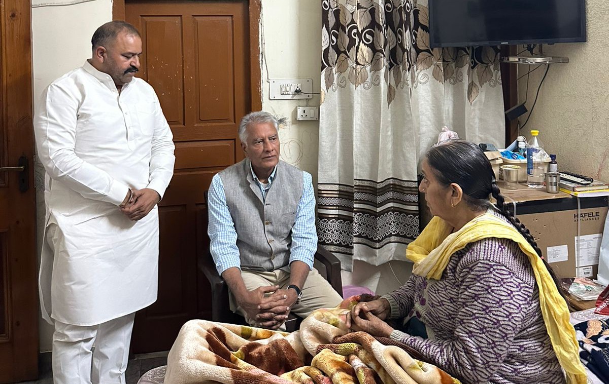 You are currently viewing भाजपा के पंजाब प्रधान सुनील जाखड़ पहुंचे सुशील रिंकू के घर