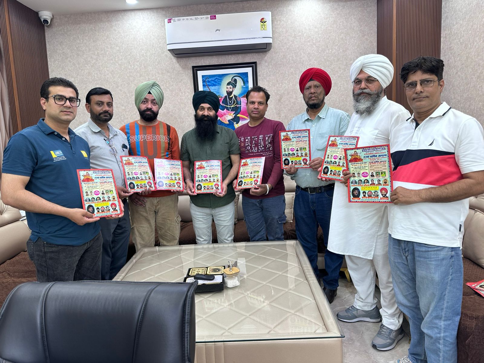 You are currently viewing 23वें विशाल माता रानी जागरण के लिए काउंसलर मनजीत सिंह टीटू द्वारा प्रमुख नेताओं को दिया गया निमंत्रण