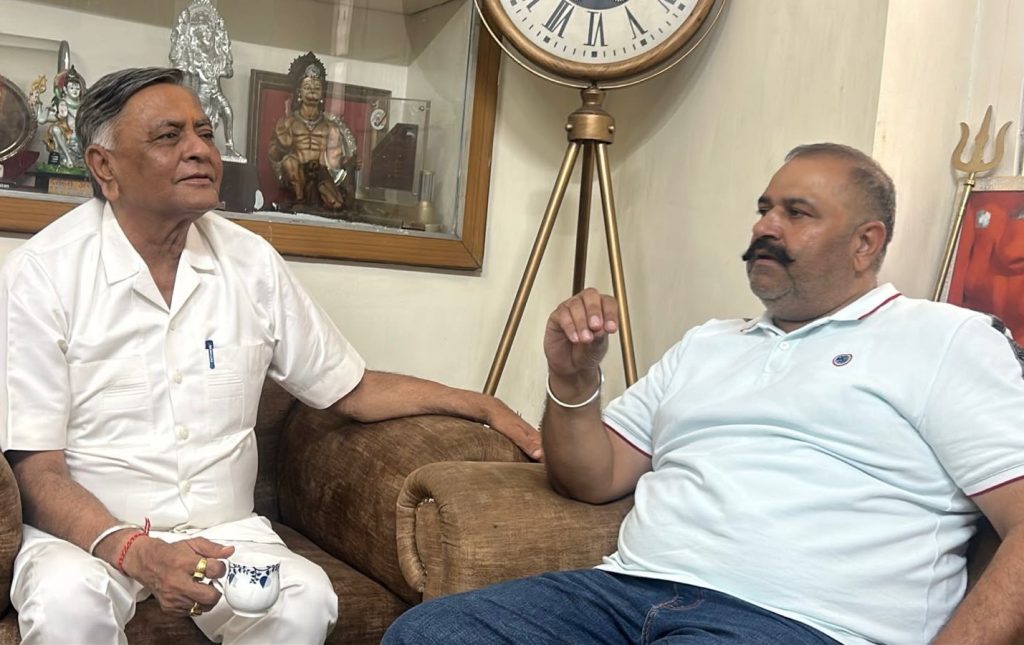 पूर्व सांसद सुशील कुमार रिंकू ने वरिष्ठ एवं भाजपा नेता श्री मनोरंजन कालिया के आवास पर पहुंचकर जाना स्वास्थ्य का हाल, शीघ्र स्वस्थ होने की कामना की