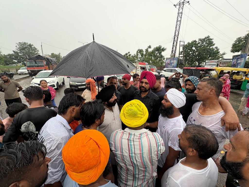 ਪਿੰਡ ਪ੍ਰਤਾਪਪੁਰਾ ਦੇ ਵਿੱਚ ਇਸ ਵੇਲੇ ਬਹੁਤ ਵੱਡਾ ਧਰਨਾ ਲੱਗਿਆ