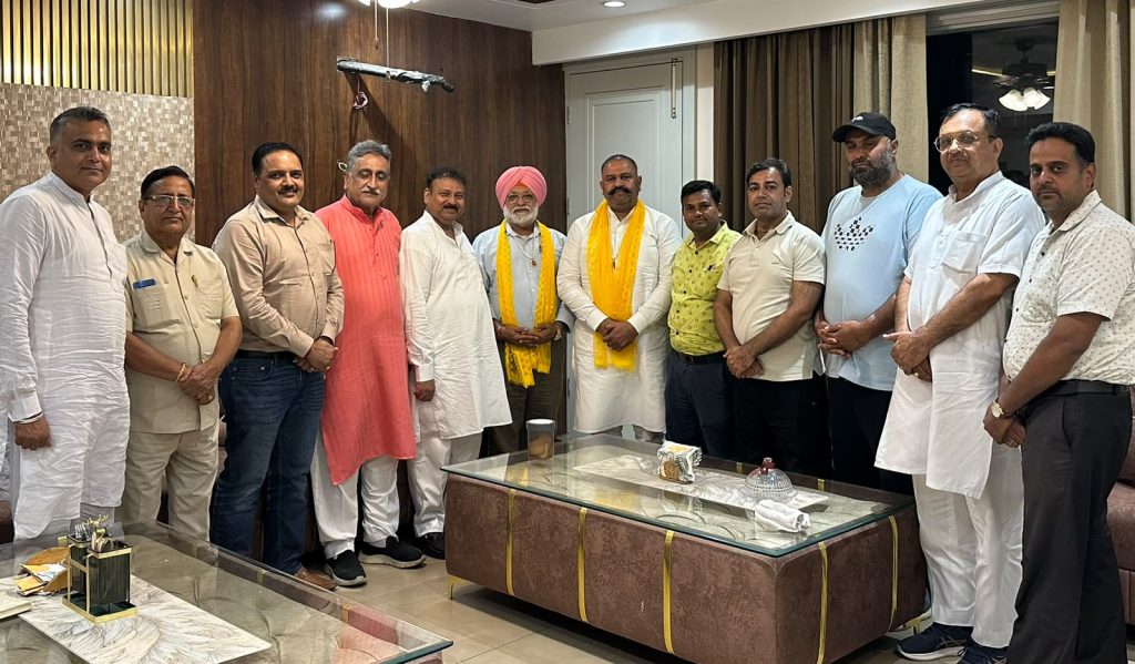 रमन जैन ने सुशील कुमार रिंकू व सरदार अमरजीत सिंह अमरी का किया सम्मान