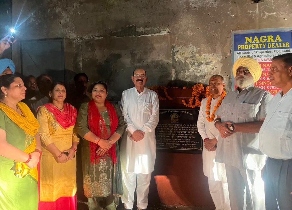 कैबिनेट मंत्री मोहिंदर भगत ने वार्ड नंबर 61 में 1.09 करोड़ रुपये के सड़क कार्यों का नींव पत्थर रखा